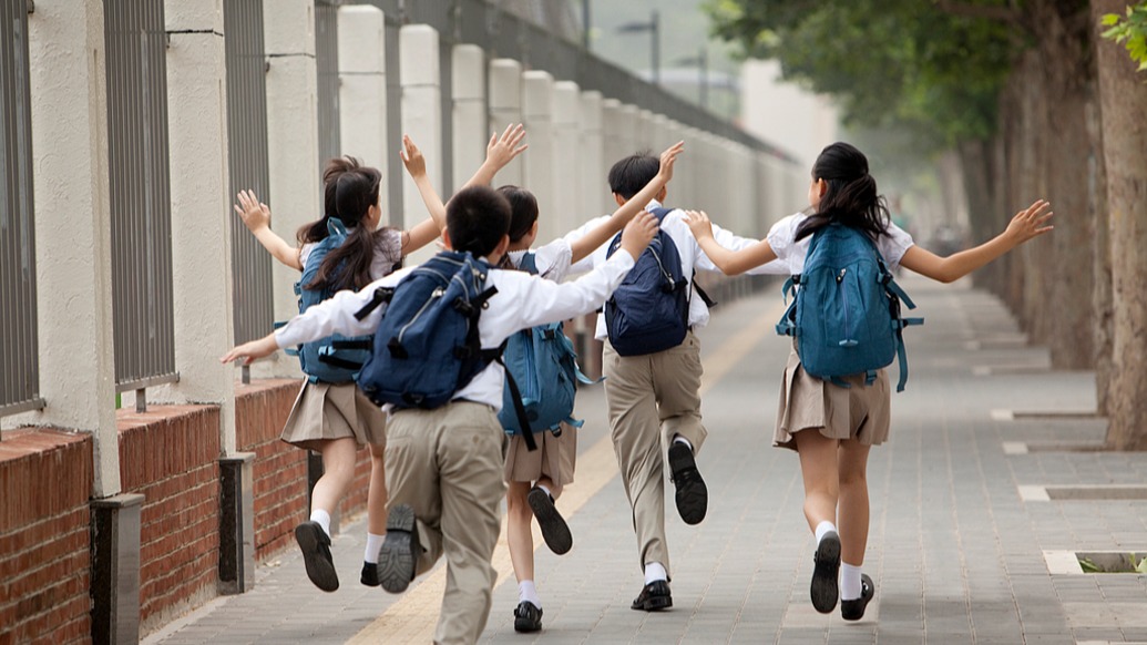 两会之声｜政协委员建议上海中小学放春秋假，让学生有更多社会实践机会