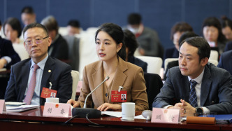 兩會(huì)對(duì)話｜莉莉絲胡睿：完善校園向職場(chǎng)“最初一公里”支持，尤其要關(guān)注“住”的現(xiàn)實(shí)壓力