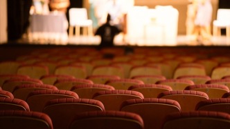 一些年会偏离初衷增加负担，专家：应尊重劳动者“拒绝表演”的权利