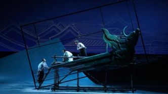 《雨燕》归巢，中轴线上演绎“文化抗战”的时空交响