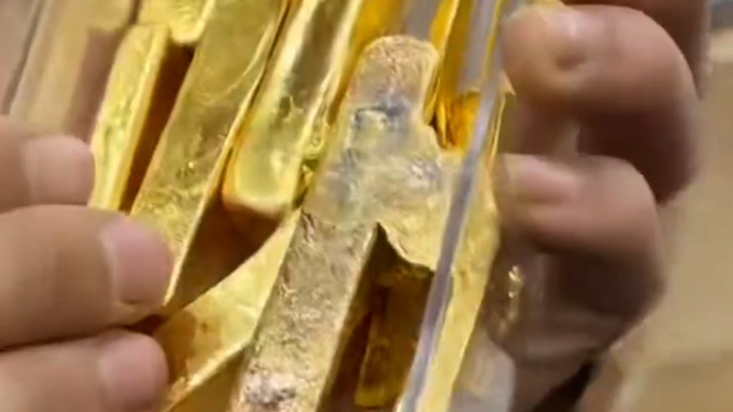 杭州一打金店生意火爆，1个月店内垃圾扫出金粉值200万元