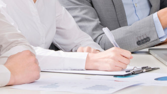 上海两会快评｜人才评价引入“学术年龄”，缓解年龄焦虑