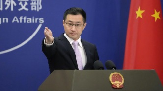 特朗普称中国领导人今年年底将访美，外交部：中美元首保持着沟通