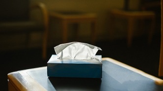 夜读｜纸巾一撕为二