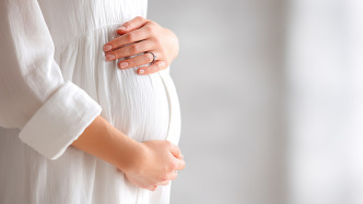 休不了假？没人带娃？委员：解决生育顾虑需社会系统性支持