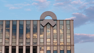 蔚来预计2025年四季度经营利润7亿至12亿元，美股盘前涨超7%