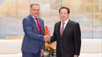 龚正会见乌拉圭总统奥尔西