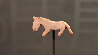 殷墟妇好墓的玉马，领衔“中国历史研究院珍藏玉器展”