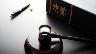 男子在姐姐婚宴上騙走兩女童猥褻，獲刑六年四個(gè)月