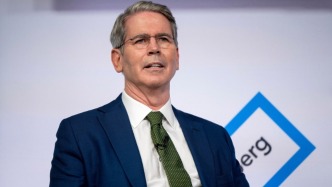 美财长贝森特出席美国会听证会，被指涉关税问题撒谎