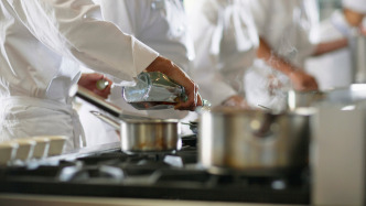 推廣餐飲環(huán)節(jié)自主明示，三部門公開征求意見