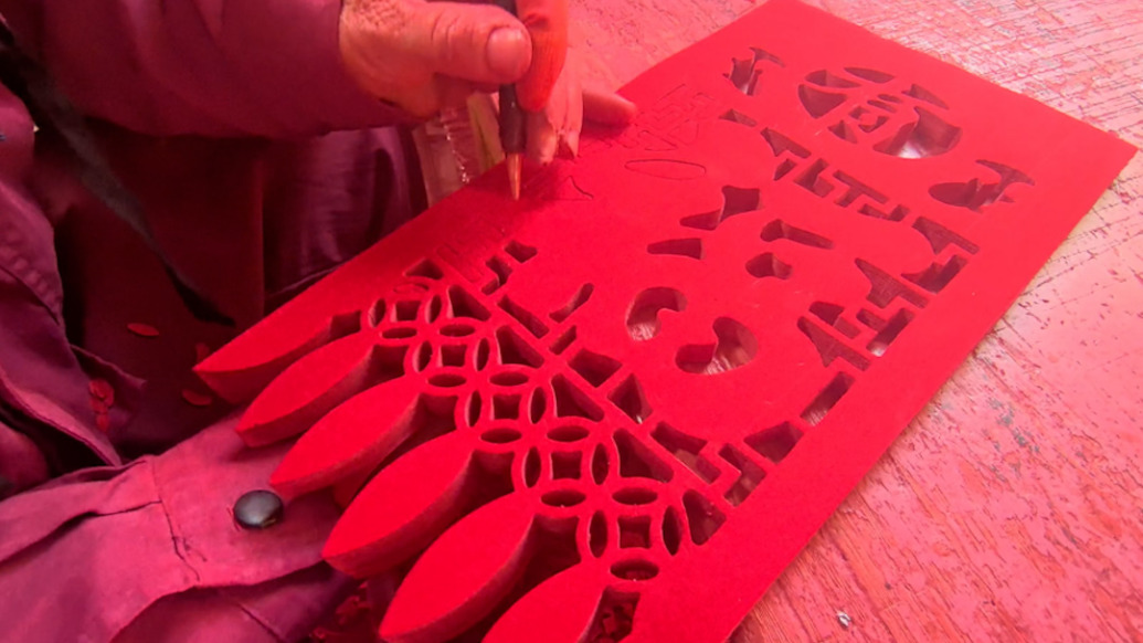 山東青州：春節(jié)民俗裝飾“過門錢”迎來生產(chǎn)銷售旺季