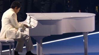 時隔18年郎朗再登奧運開幕式舞臺，奏響《奧林匹克頌》