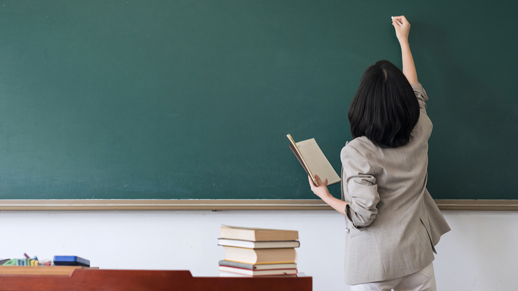 高校教师心理健康受关注，代表建议多元考核、精简非教学科研事项