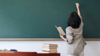 高校教师心理健康受关注，代表建议多元考核、精简非教学科研事项