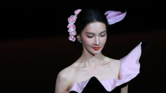 演员金晨交通肇事逃逸被罚1500元，警方判定其不构成犯罪