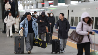 从摩托长龙到高铁飞驰，春节回家的方式都有哪些变化