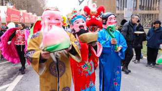 上海奉贤上演“村晚”，新春市集现场发放1000张消费券
