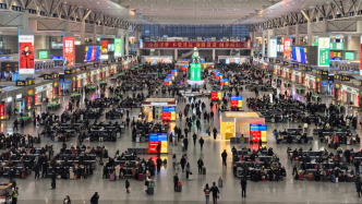 上海四大火車站今日起進(jìn)入“通宵模式”，候車室24小時開放