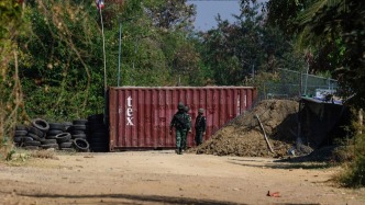 柬埔寨抗议泰军“非法设置路障”，泰方称此举旨在“缓和紧张局势”