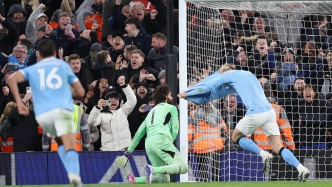 体坛联播｜曼城2比1逆转利物浦，迪亚斯戴帽助拜仁大胜