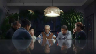 《翠湖》：现在是2026年，一个新人导演决定让“家庭叙事”公映