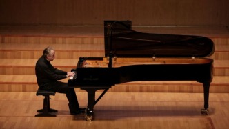 寂静成为音乐表达最动人的部分，“普神”以奇技折服上海观众