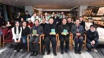 年輕人如何選擇與誰同坐？看看這十位文化星空下的先生故事