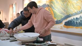 伦敦画家蒂姆·本森上海行： “这里传统与摩登同在”