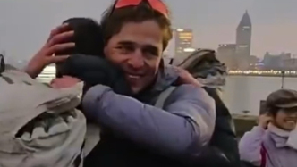 徒步13000公里、跨越15国，两名法国小伙圆梦抵达上海