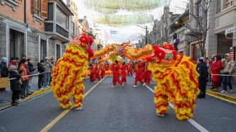 老外在张园“扎堆”，体验“海派摩登新年”｜Why游上海
