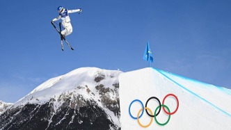 中國冬奧軍團(tuán)第一銀！無需自證的谷愛凌正享受著冬奧的每一滑