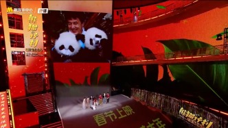 携新片亮相春节档，成龙期待把中国故事说得更好