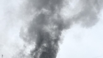 韩国庆尚北道发生储油罐爆炸，引发火灾