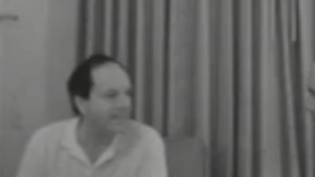 FBI誘捕愛潑斯坦前管家視頻曝光：假扮律師現(xiàn)金購買“按摩女孩黑名單”