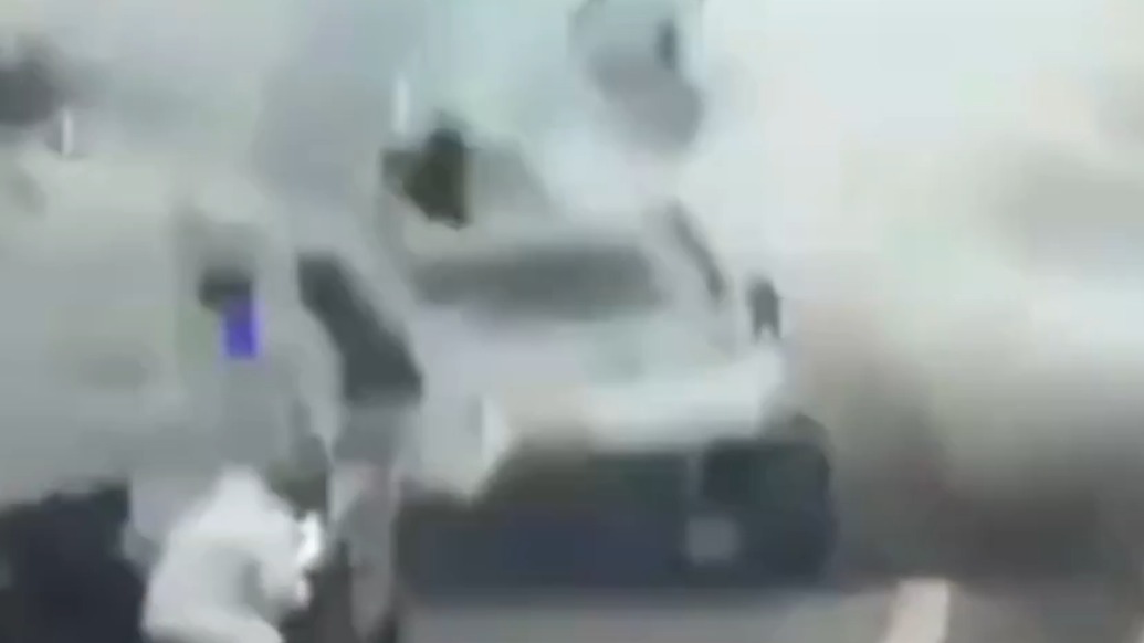 意大利運鈔車遭武裝搶劫，車門當場被炸開