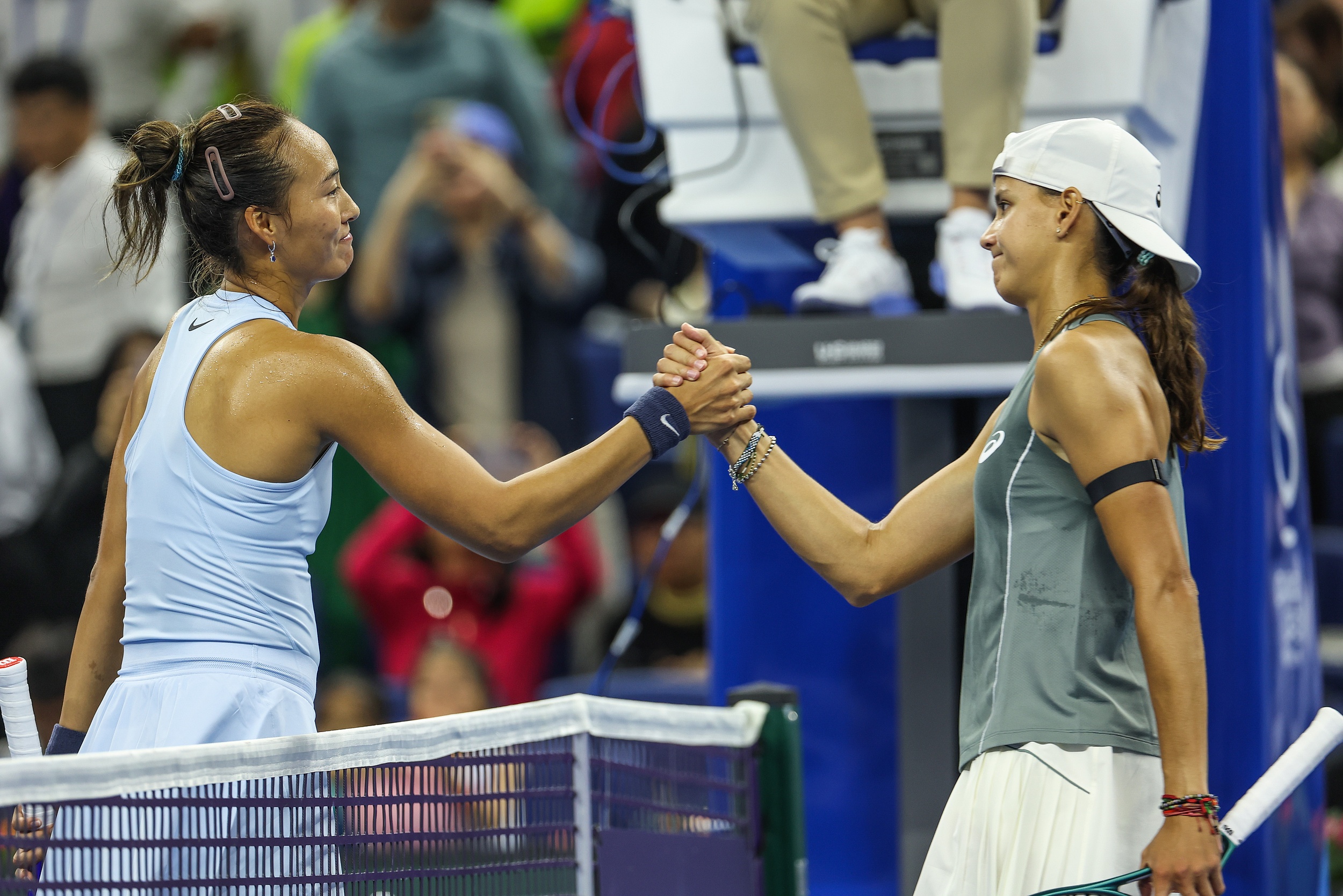 去年在中网短暂复出后郑钦文再度伤退。