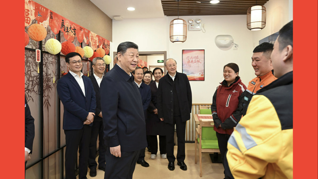 习近平亲切慰问快递小哥