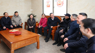 李强在江西看望慰问基层干部群众