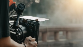 經(jīng)濟日報：把跑偏的兒童微短劇拉回來，堅決抵制“啃小”行為