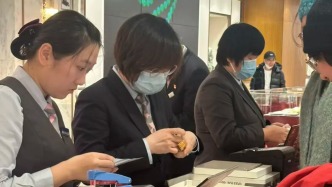 一次性出手8公斤金条！金价高位震荡，千万元级套现频频