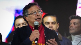 哥伦比亚总统自称差点遭射杀：向公海飞了四个小时躲避袭击