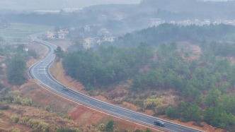 安徽、江西等地多个路段因大雾封闭管控，12日迎公路出行小高峰