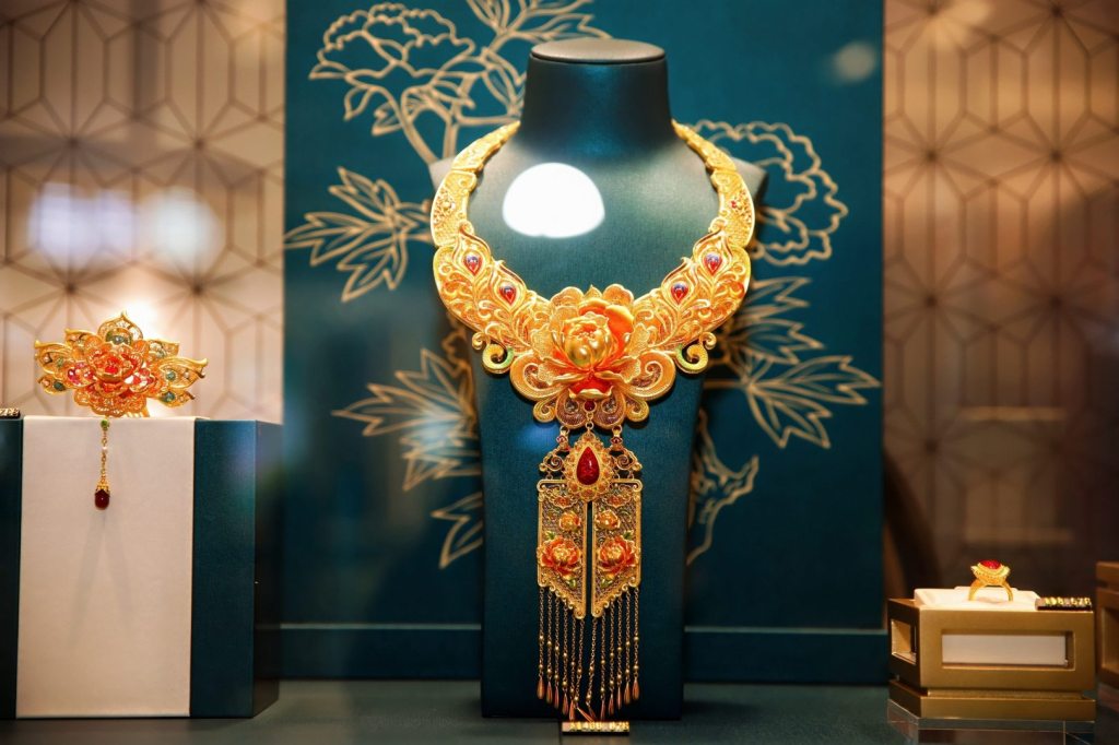 中国黄金新形象首店昆山启幕,以文化美学重构终端体验携手华润万象共启品牌新篇