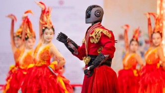 机器人企业扎堆上春晚，热闹背后为何藏着行业洗牌危机？