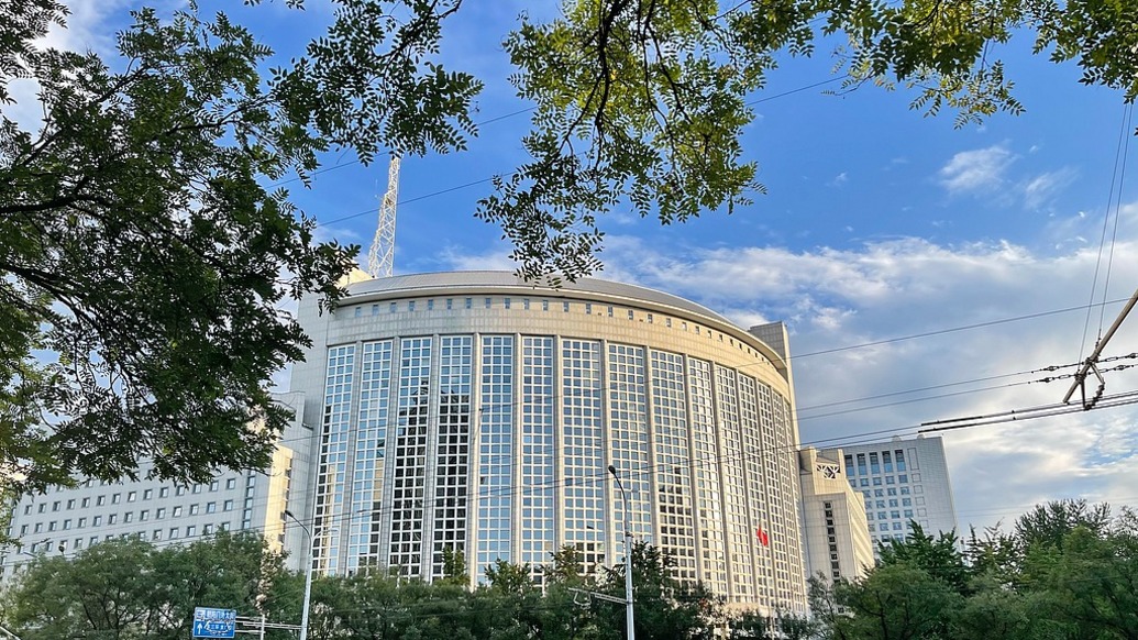 外交部：日本军国主义强征“慰安妇”铁证如山不容否认