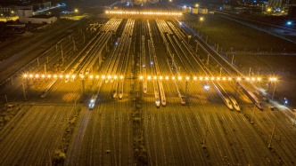 铁路部门：节后客流高峰时段增开夜间高铁列车，车票实行梯次预售
