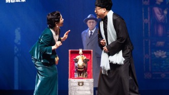 一出海派悬疑喜剧如何“破局”舞台贺岁档