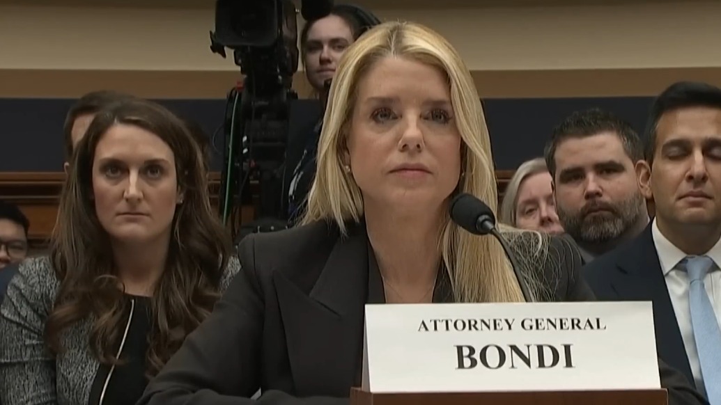 涉愛潑斯坦案！美司法部長遭議員連環(huán)發(fā)問后破口大罵：作秀的戲精