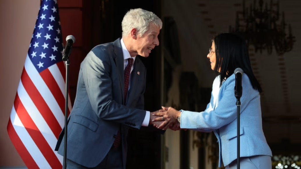 美能源部长访问委内瑞拉，替特朗普带话：“美国要改变与委内瑞拉之间的关系”